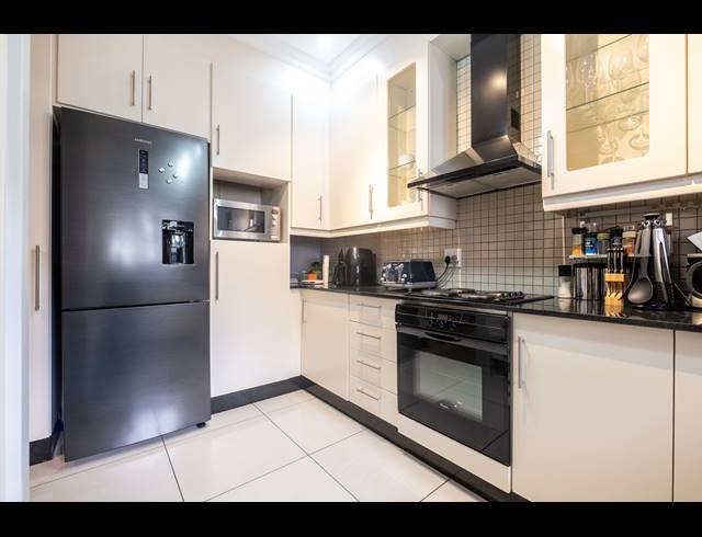 2 BEDROOM APARTMENT RENTED IN OAKLANDS